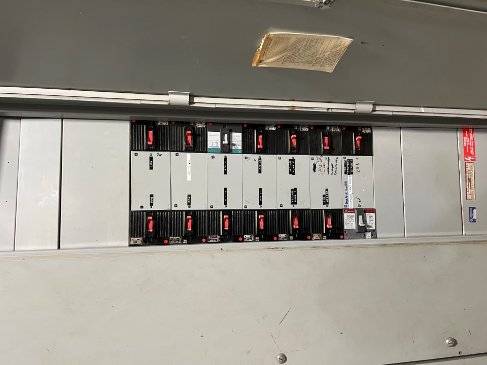 800A GE DPB SEC 1 CCB Main Lug Breaker Distribution Panel, 480Y/